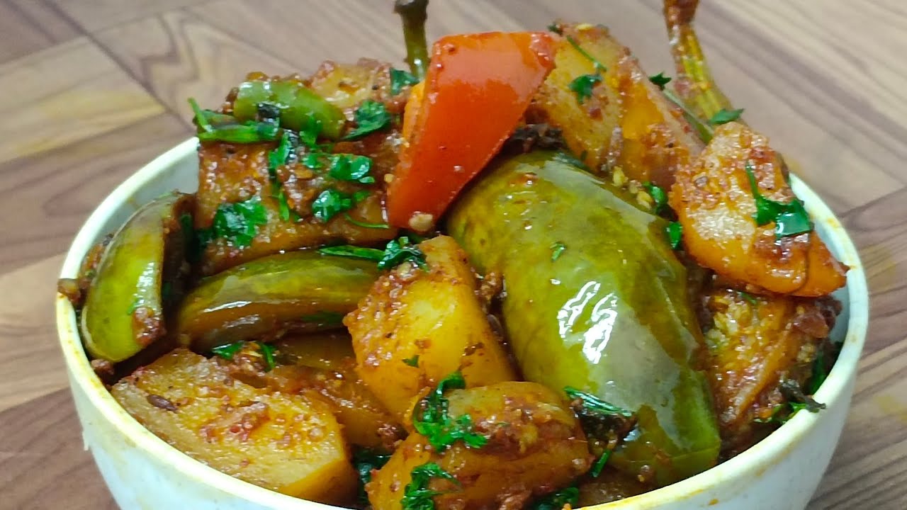 उंगलियां चाटने पर मजबूर कर देगी यह मसालेदार बैंगन की सब्जी! How to make aalu baingan  