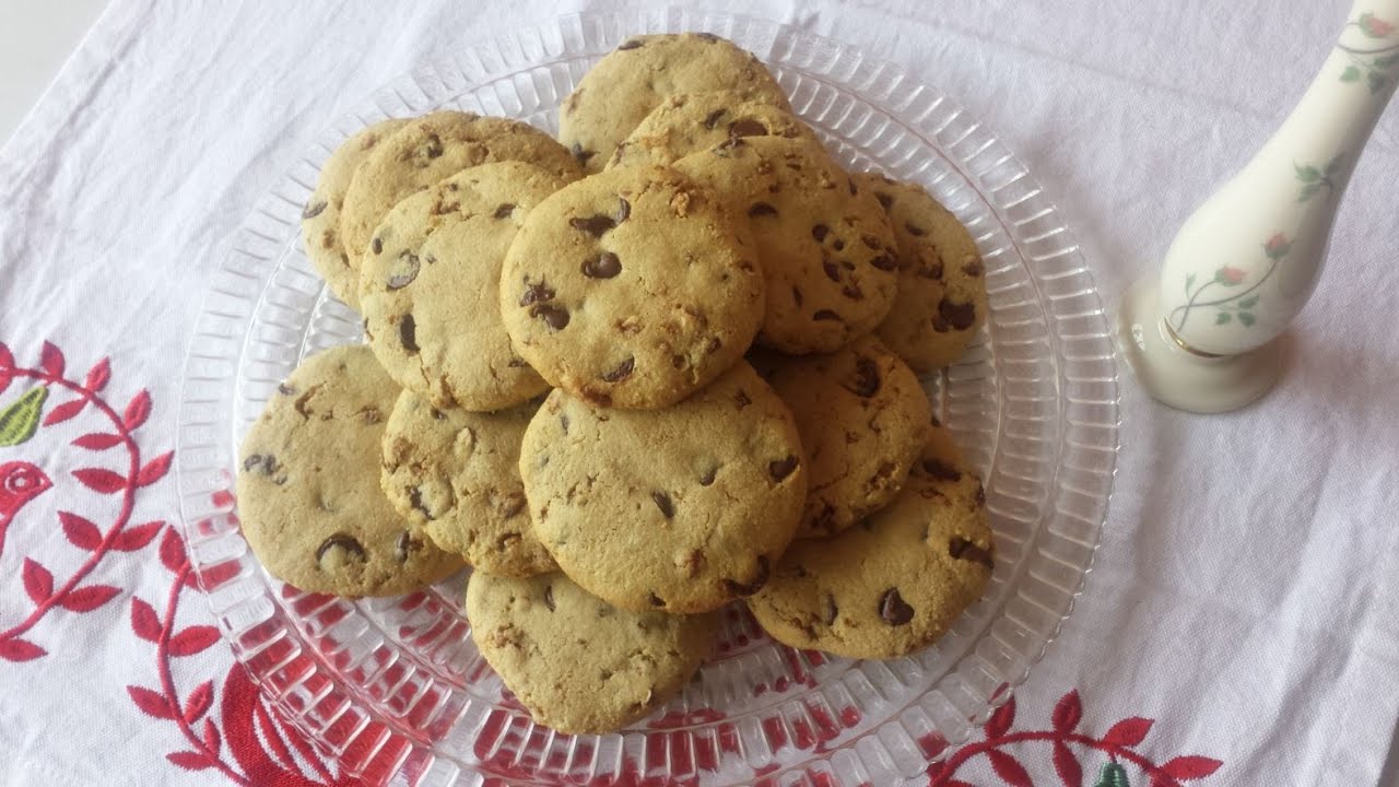 Galletas de Almendra con Chispas de Chocolate y Nuez/Almond Cookies with Chocolate Chip and Nuts
