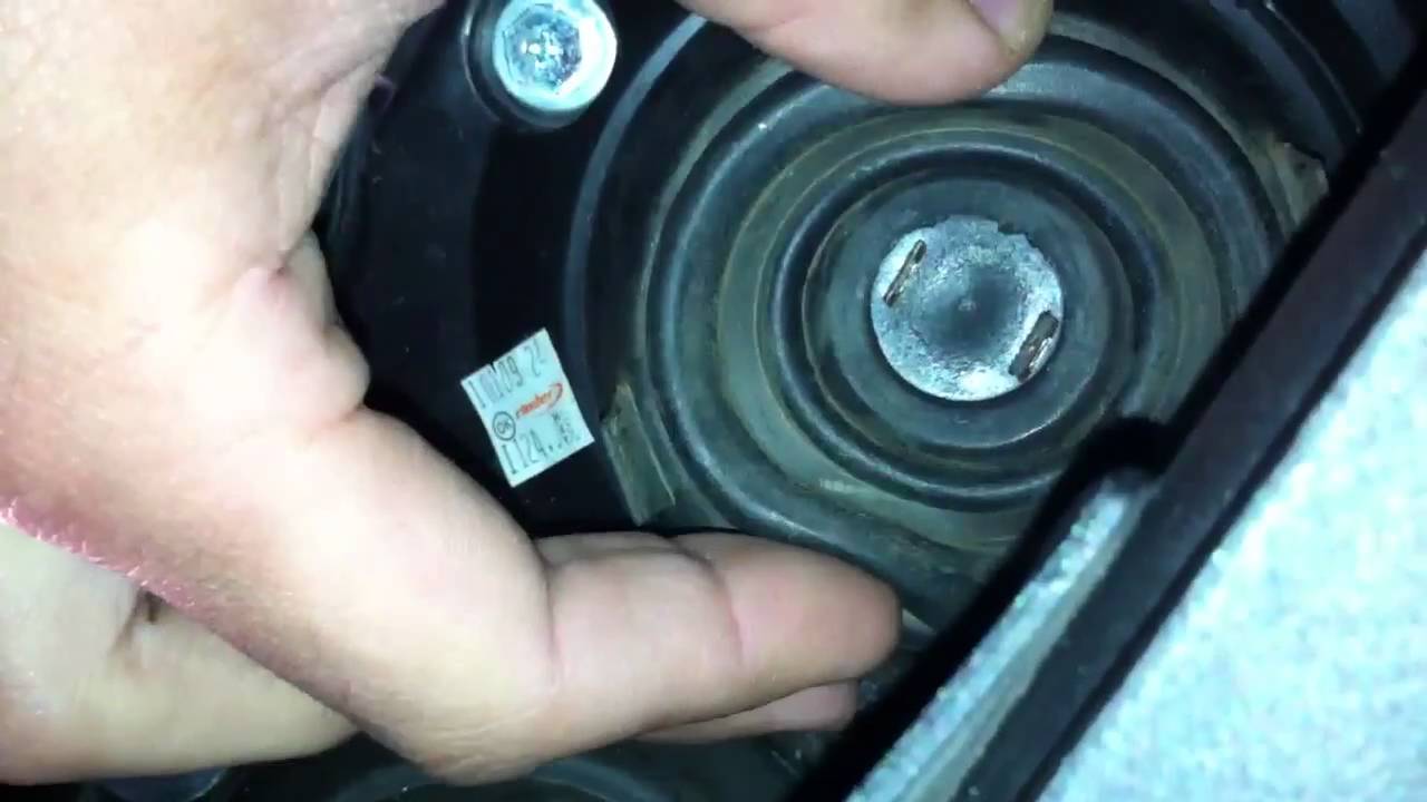 VERY EASY! Kawasaki Ninja 250 headlight bulb replacement