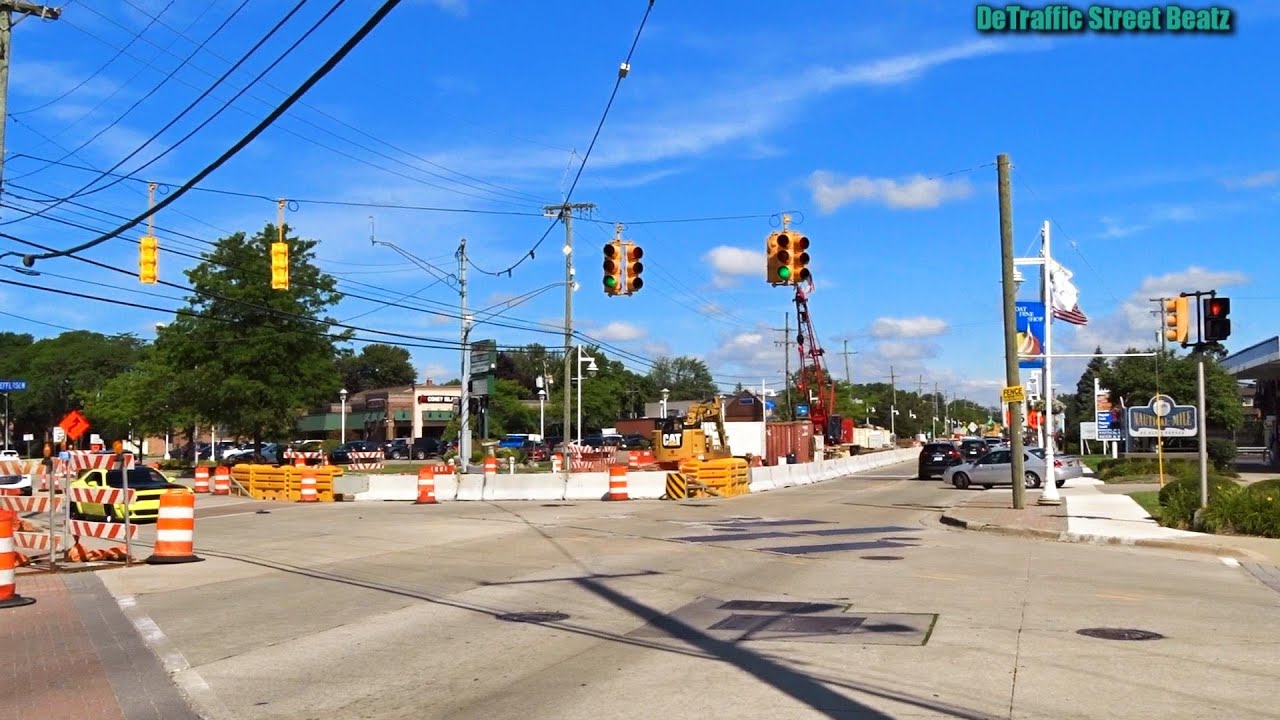 Incandescent Traffic Lights During Construction | 9 Mile Rd & Jefferson Ave