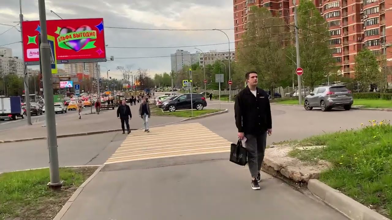 Прогулка по Профсоюзной улице до Метро Беляево, г. Москва, 16.05.2024
