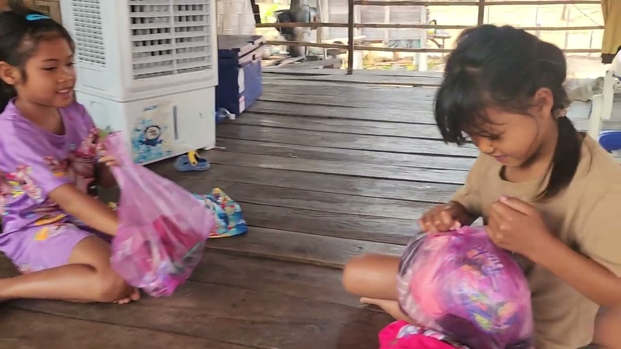 เด็กดีใจแม่น้ำซื้อชุดมาให้ใหม่​จะถูกใจตามที่พูดไว้​ไหม