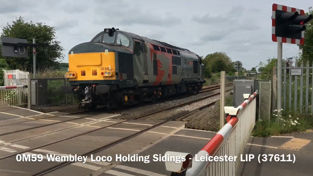 *Class 37* (Oakham) Ashwell Station Level Crossing (01/06/2019)