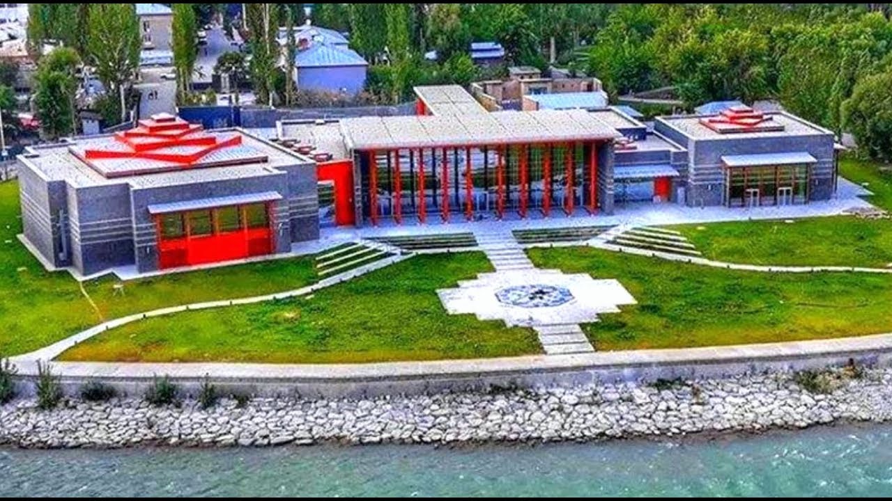Памир  Хорог  Исмаилитский центр