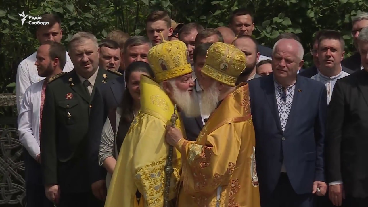 Предстоятели УАПЦ и УПЦ (КП) обнялись и выступили за единую поместную церковь
