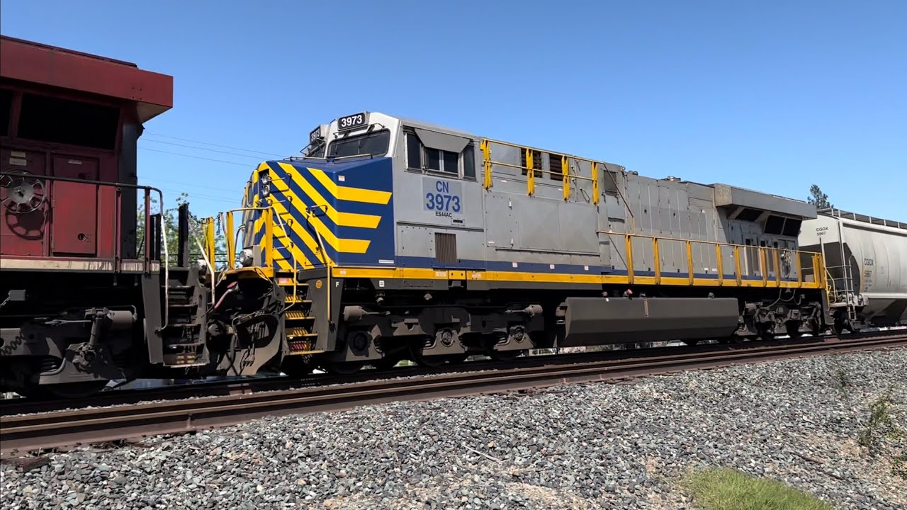 Union Pacific 5661 leading a grain train through Galt with a CN ex CitiRail trailing