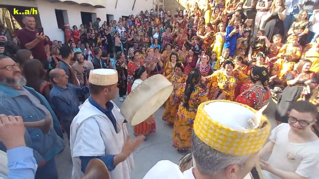 Danse Kabyle ,Ambiance , Magnifique Troupe folklore kabyle (idhebalen) &agrave;Takhlidjt Abi Youcef