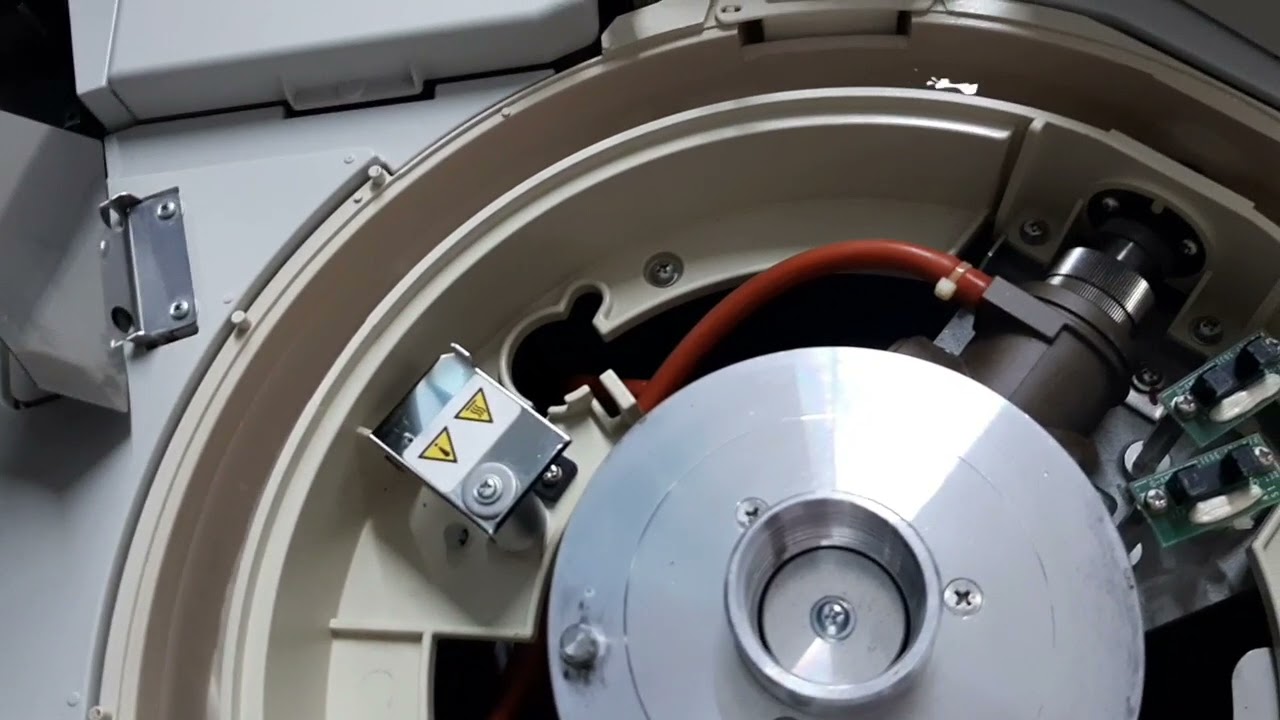 Cambio de Lámpara de Espectofotometro Cobas c 501 Roche