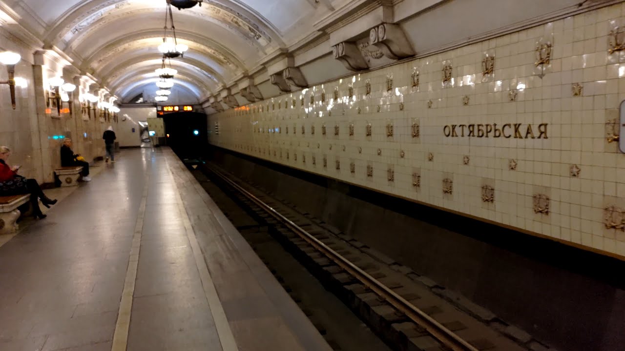 Москва. Станция метро. Октябрьская.
