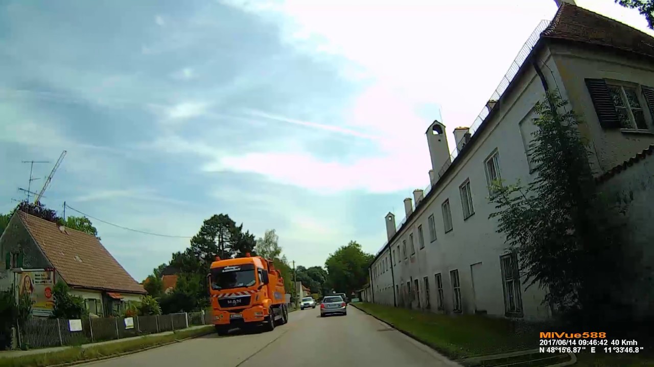 D: Gemeinde Oberschleißheim. Landkreis München. Ortsdurchfahrt auf der B471. Juni 2017