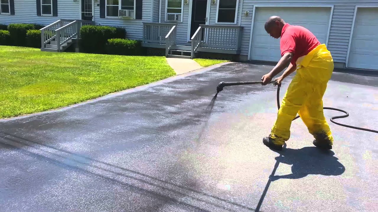 Sealcoating a Driveway in Under 2 Minutes