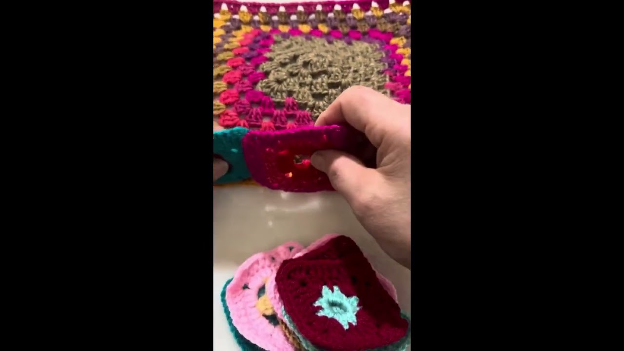 من بواقى الخيوط حافظه للدواء#فنون وكروشيه #crochet 