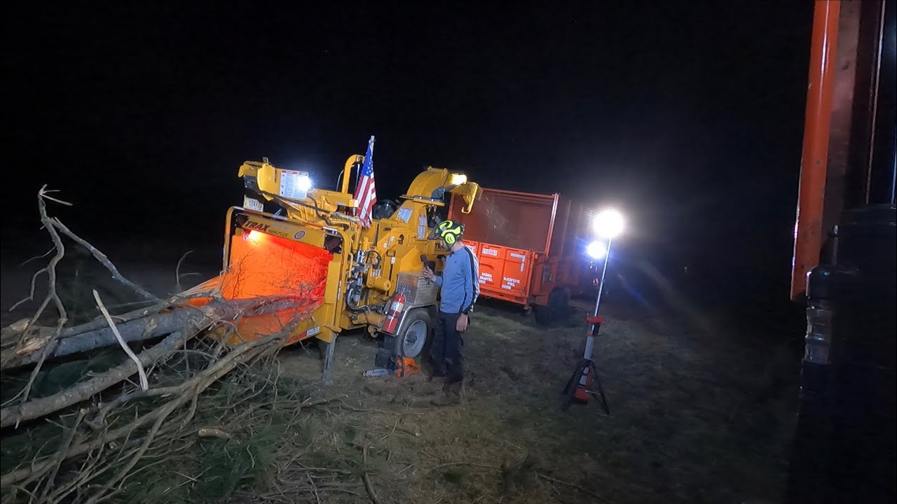 Chipping wood way after dark with the Bandit 15xp & Husky 592 update