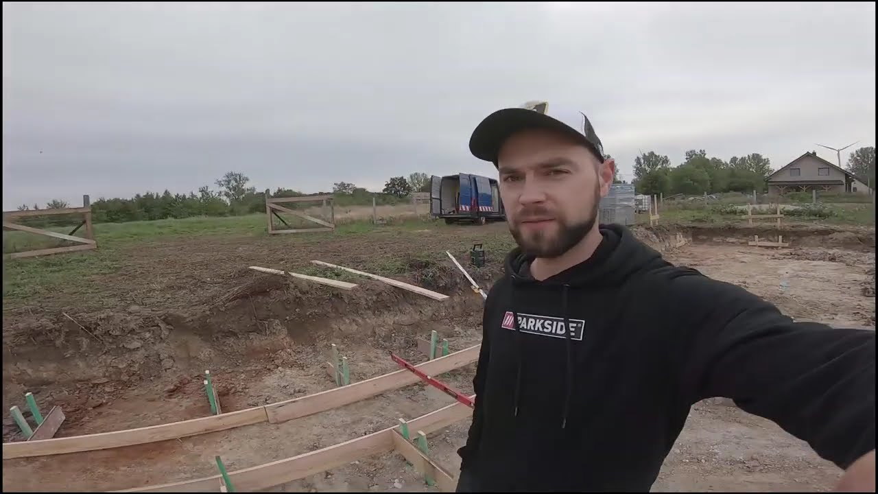 Dom w Kortlandach 4g2 - Szalowanie ław fundamentowych