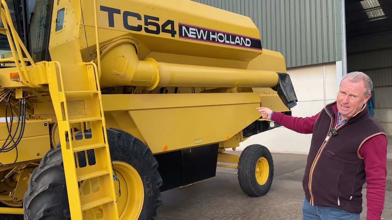 Комбайн NEW HOLLAND TC54 на ходу