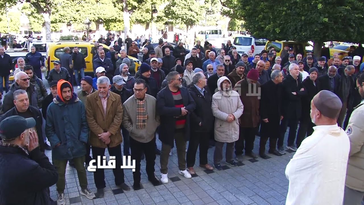 حزب التحرير ينزل للشارع ويطالب بالخلافة على منهج النبوة؟!! الديمقراطية ليست من الاسلام في شيء؟!