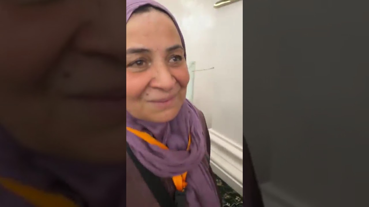 من أمام قبر محمد ﷺ…السلام عليك يا حبيب الله، السلام عليك يا خير خلق الله 🤍 #عمرة