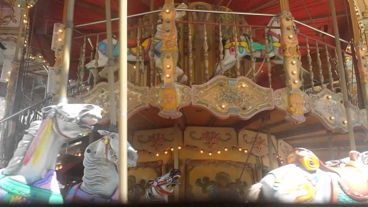 Manège carrousel du XVIII e siècle a marseille