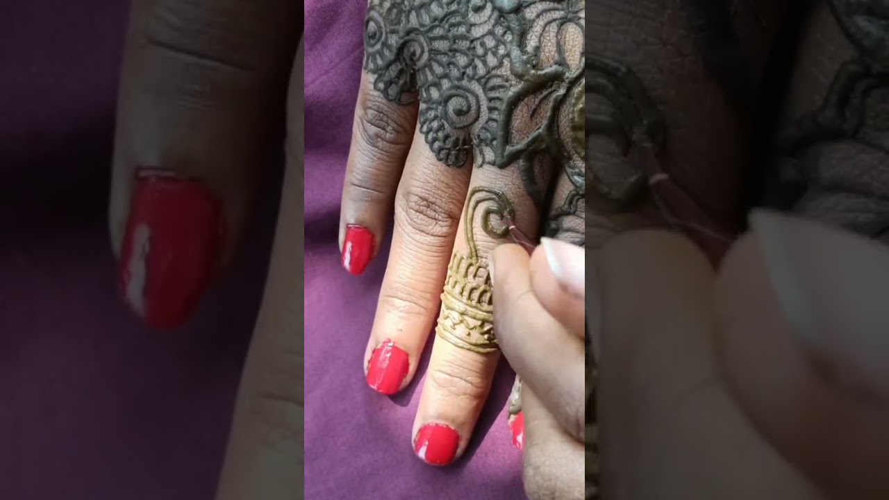 “Elegant back hand mehndi designs ✨ Simple yet beautiful 🌿”“Less is more💚