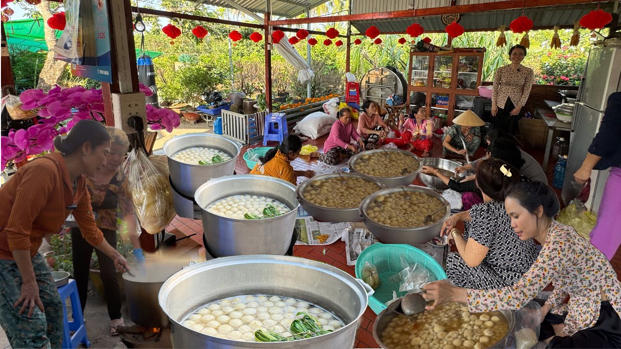 Mấy cô ở xóm lại phụ nấu nồi chè trôi nước cúng đưa ông táo về trời | CLN
