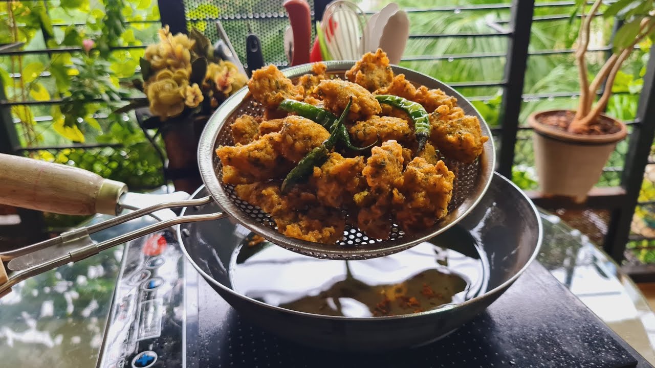 Moong dal ke pakode मूंगदाल के कुरकुरे पकोड़े no onion no garlic crispy Moong dal pakoda/mangode