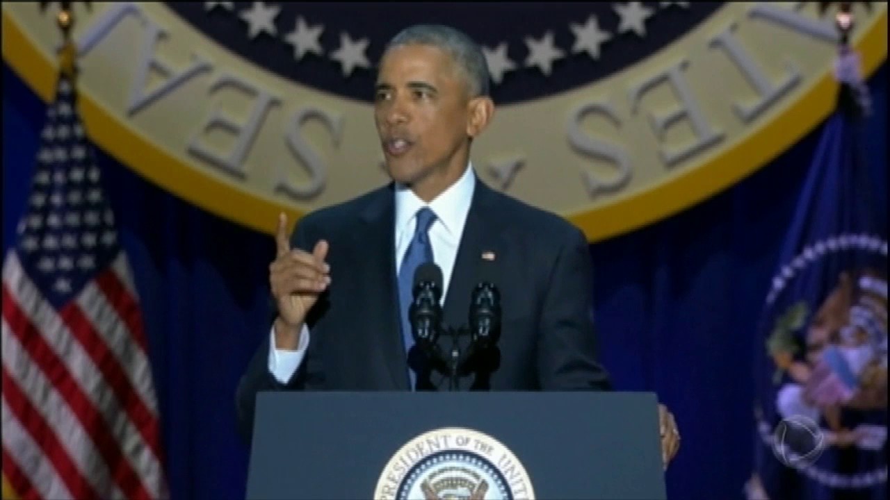 Barack Obama se emociona durante discurso de despedida da presidência dos EUA