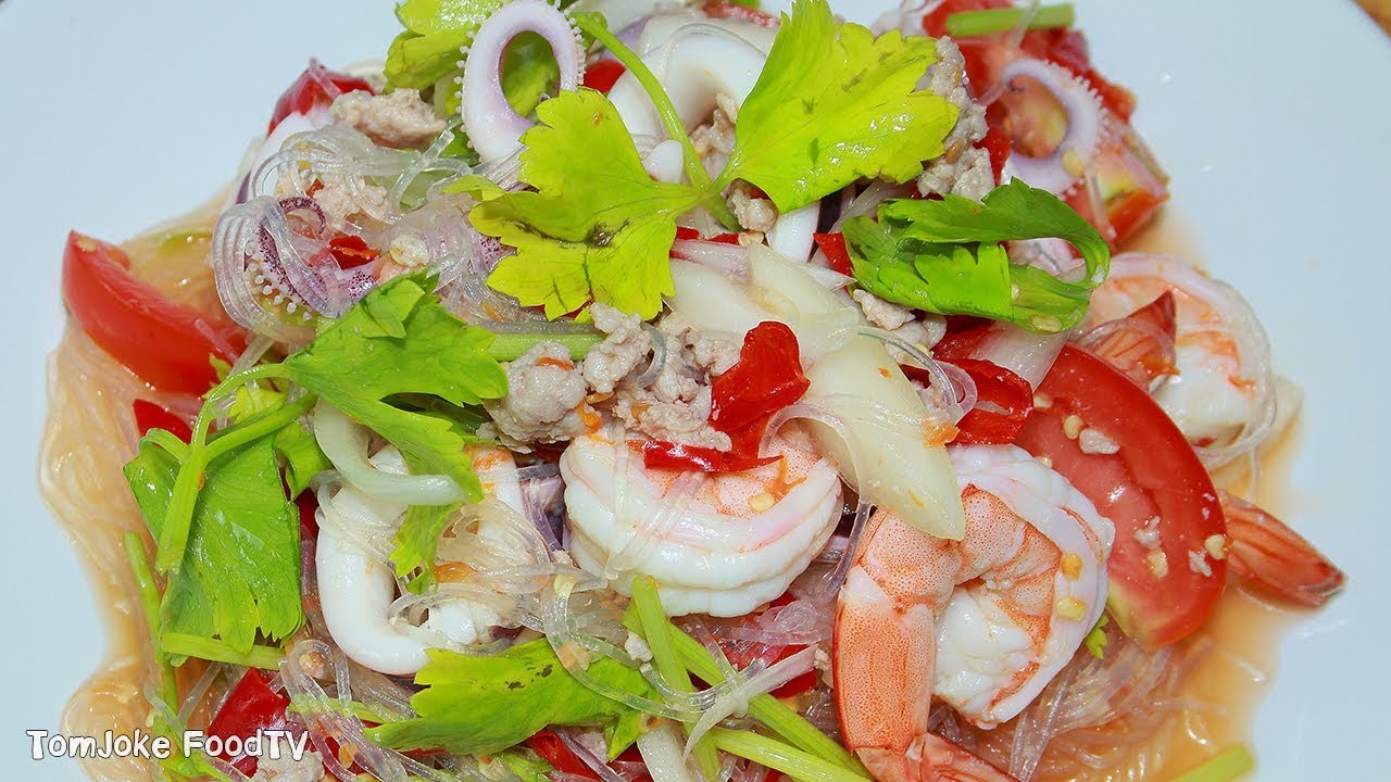 ทำยำวุ้นเส้นทะเลกินเองที่บ้านก็แซ่บได้ไม่แพ้ที่ร้าน Spicy glass noodle salad