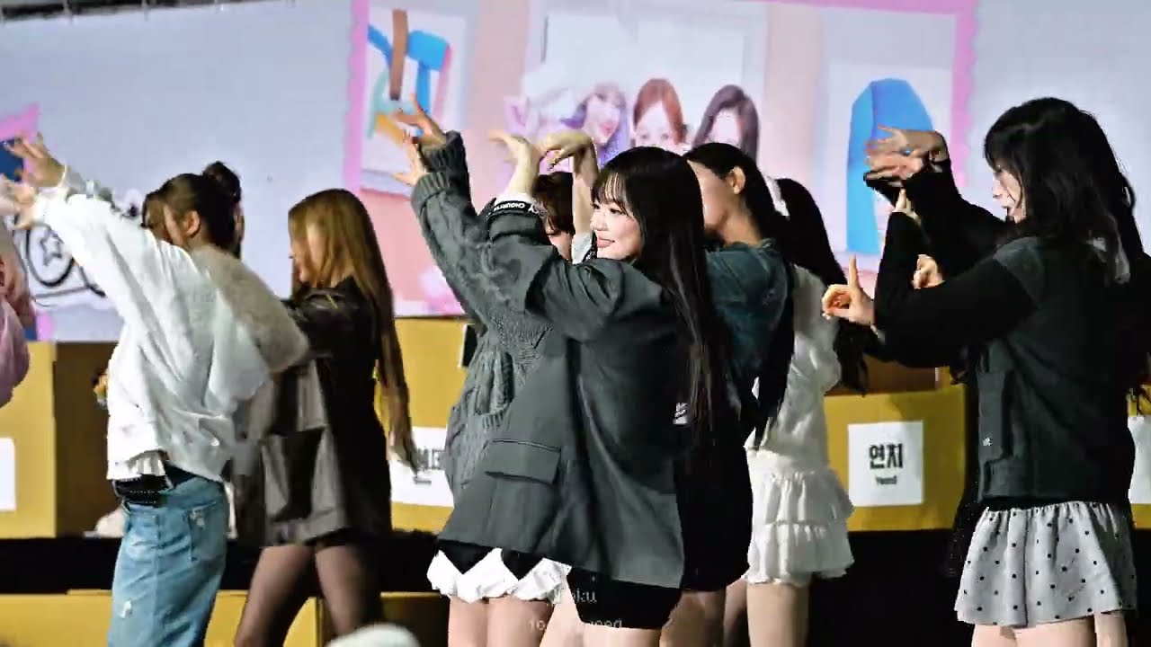 [4K] 26027트리플에스 tripleS - 'Christmas Alone ' 「 서연 직캠Seoyeon Fancam 」 @ msnz K-MONSTAR Fansign