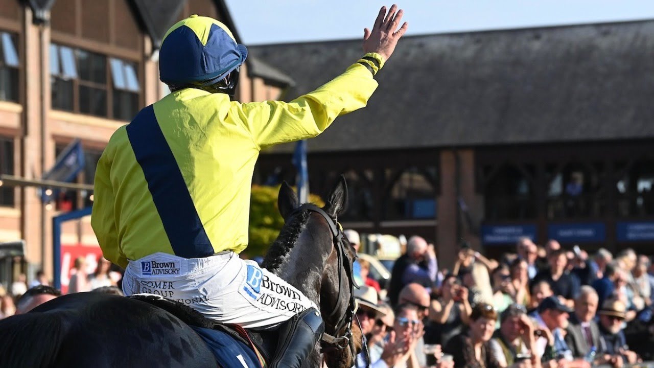 MARINE NATIONALE oozes class at Punchestown