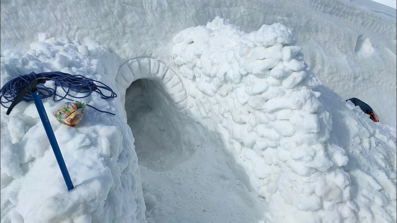 ULUDAĞ'DA KAR MAĞARASI YAPTIK İÇİNDE UYUDUK !!.
