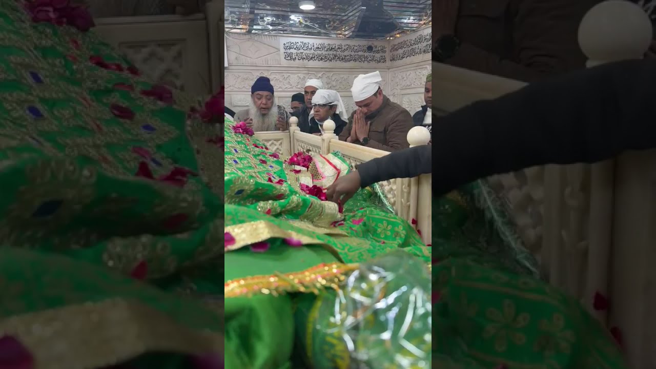 Bollywood Star Bijendra kala Ji Pahunche Dargah Sabir Pak 