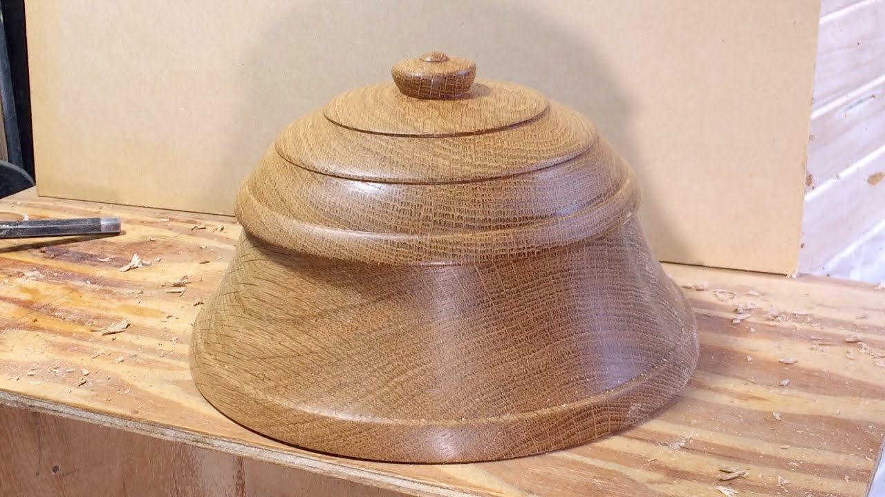 Richard Raffan turns a Treasure Box in oak