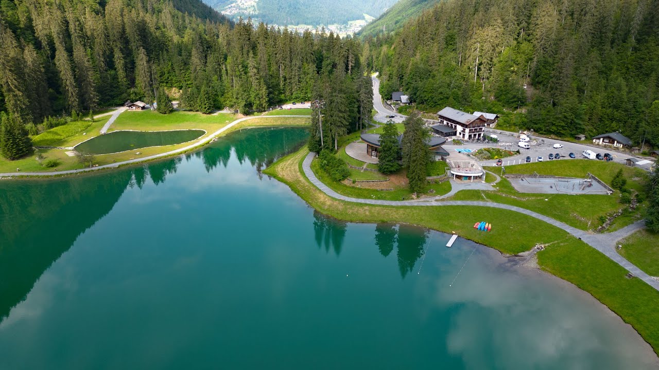 Vol au dessus des Lindarets et du lac de Montriond