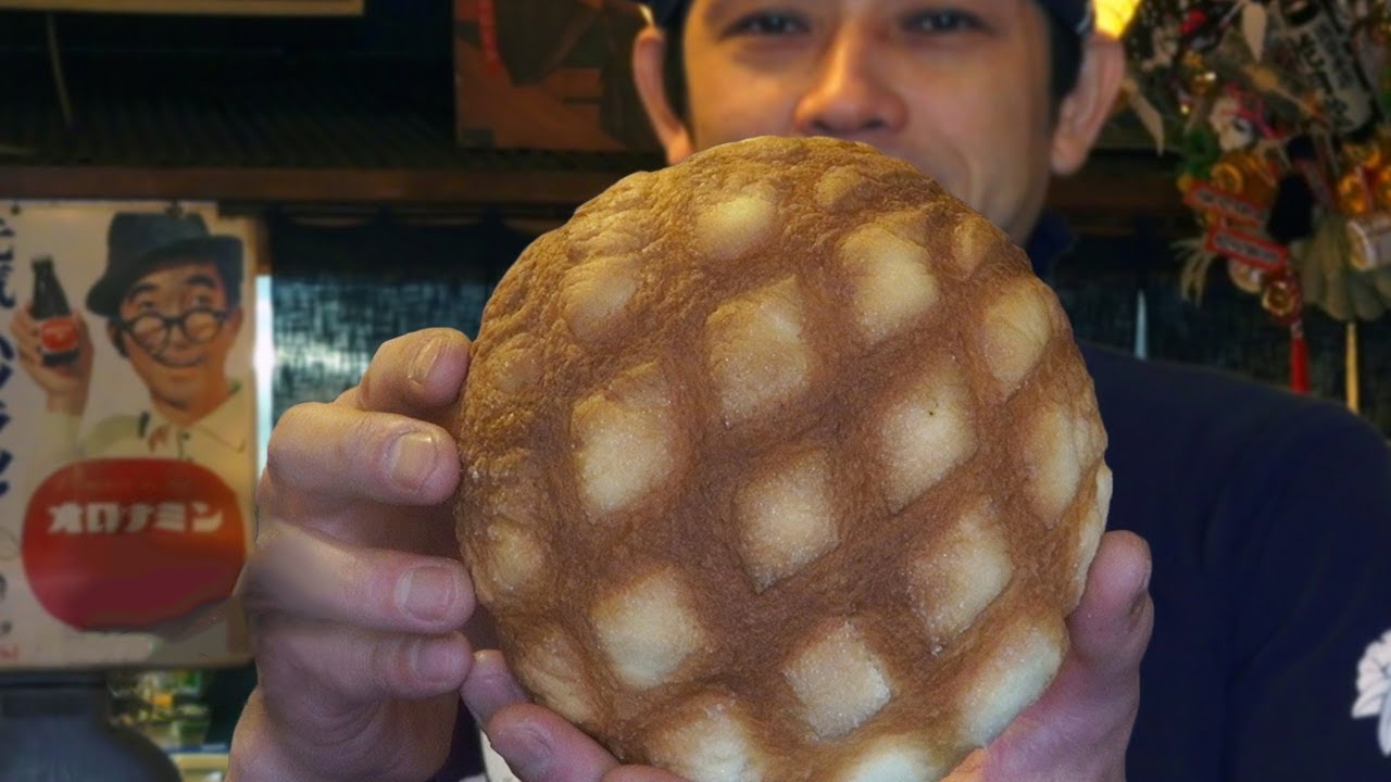 The Melon Pan Tradition: Japanese Sweet Bread メロンパン 花月堂