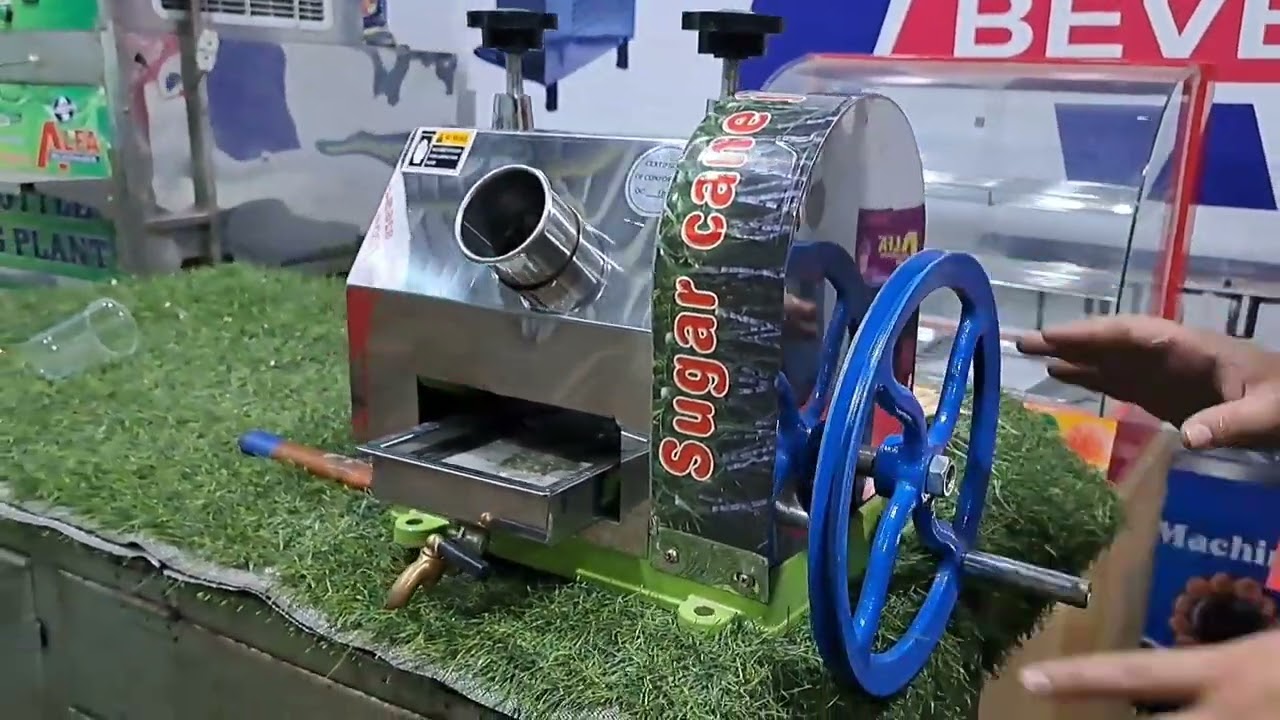 हाथ से चलने वाली गन्ने के जूस की मशीन। Hand operated sugarcane juicer machine