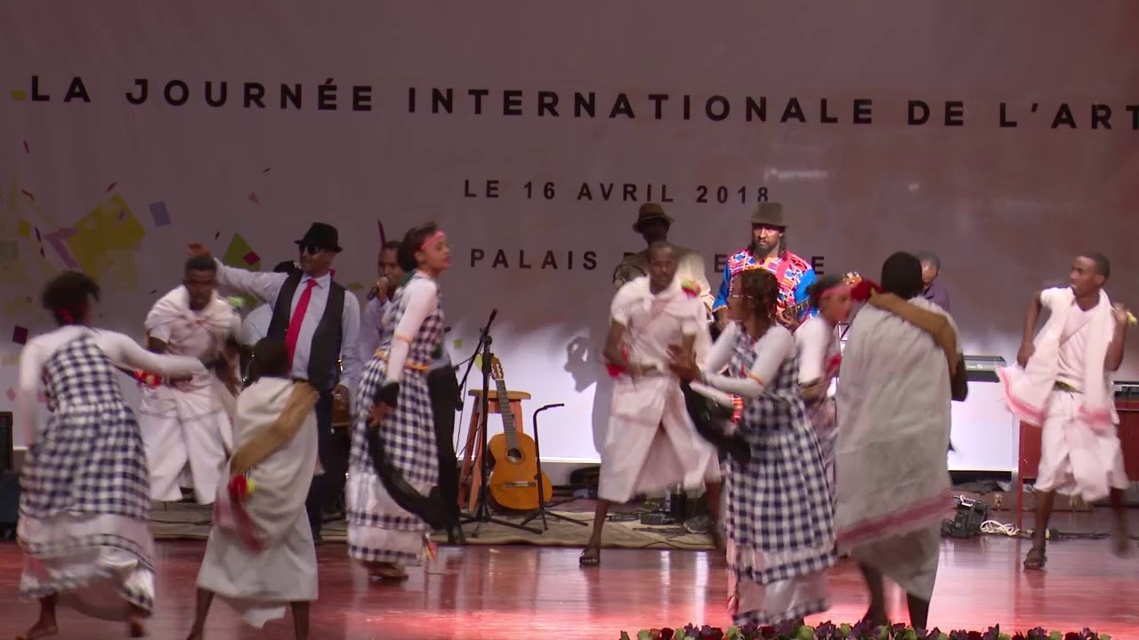 ▶ Aaddo Aadooya - Abdillahi Haldoor & Guux Brothers' Band
