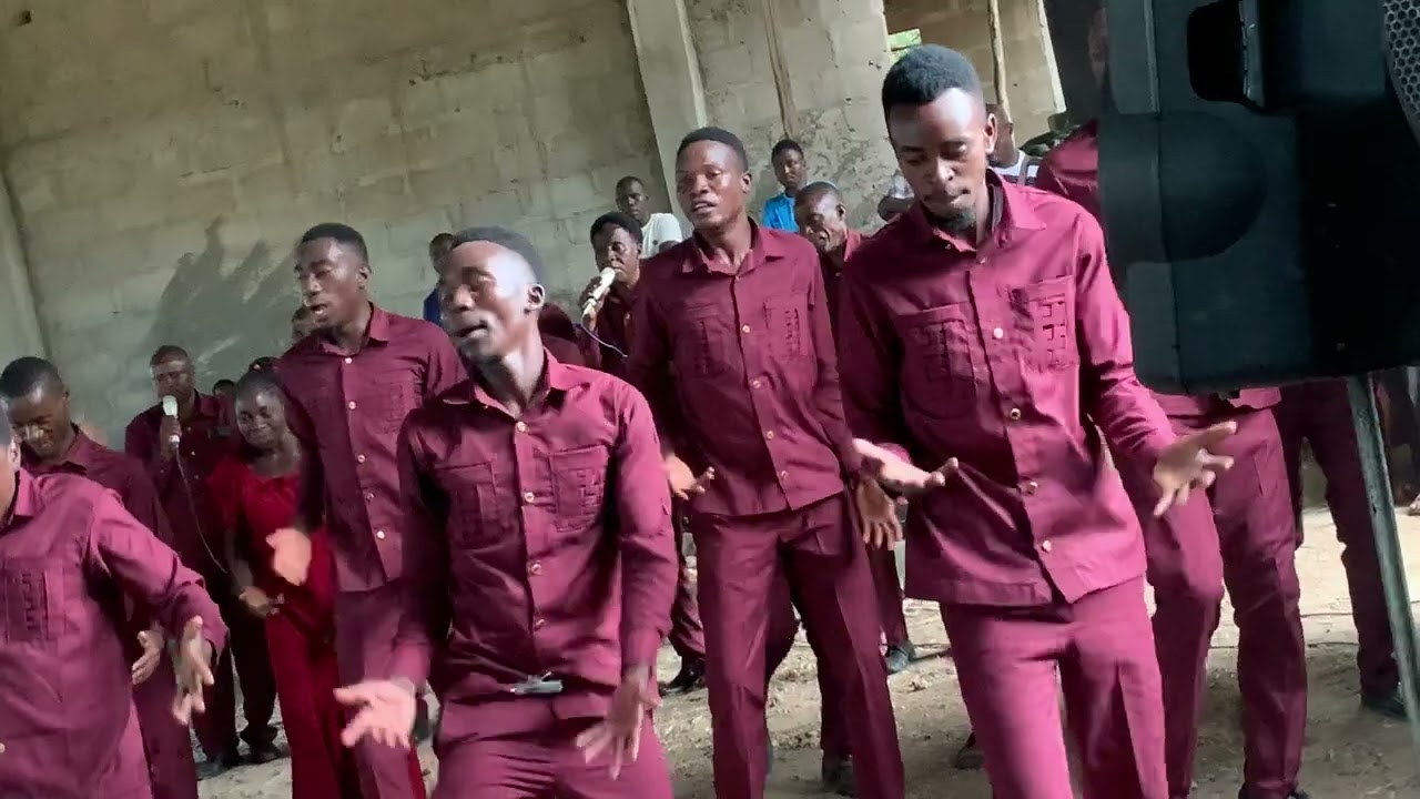 Live Live live AIC Injili Choir Ngudu Ft Lemi George.