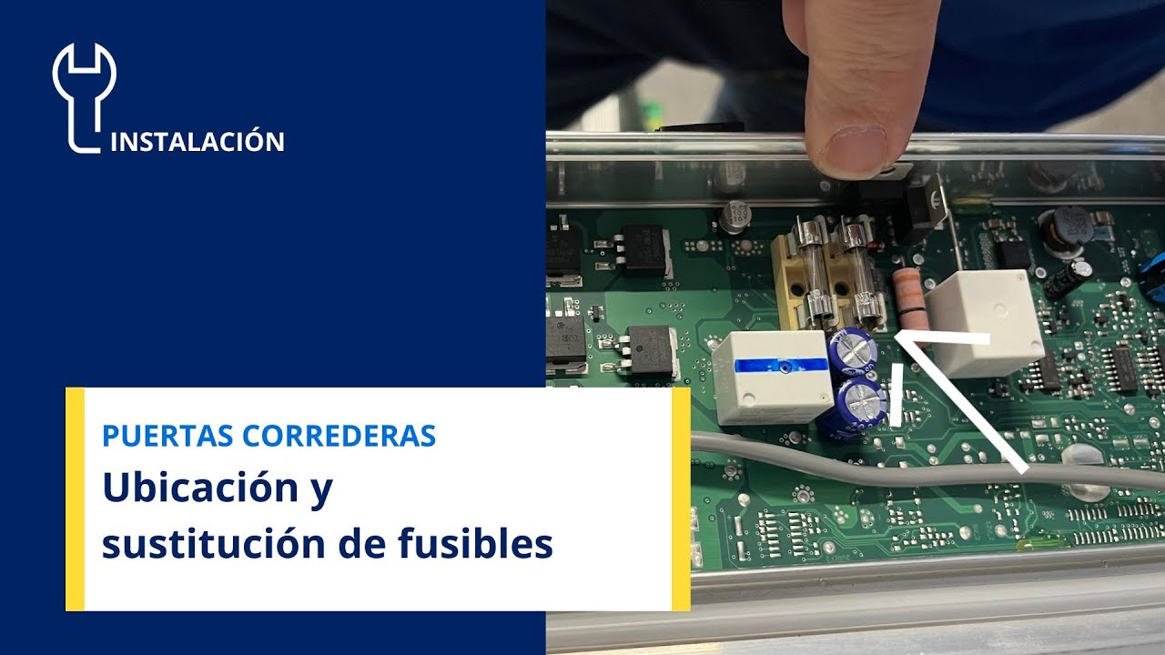 Ubicación y sustitución de fusibles en puertas correderas