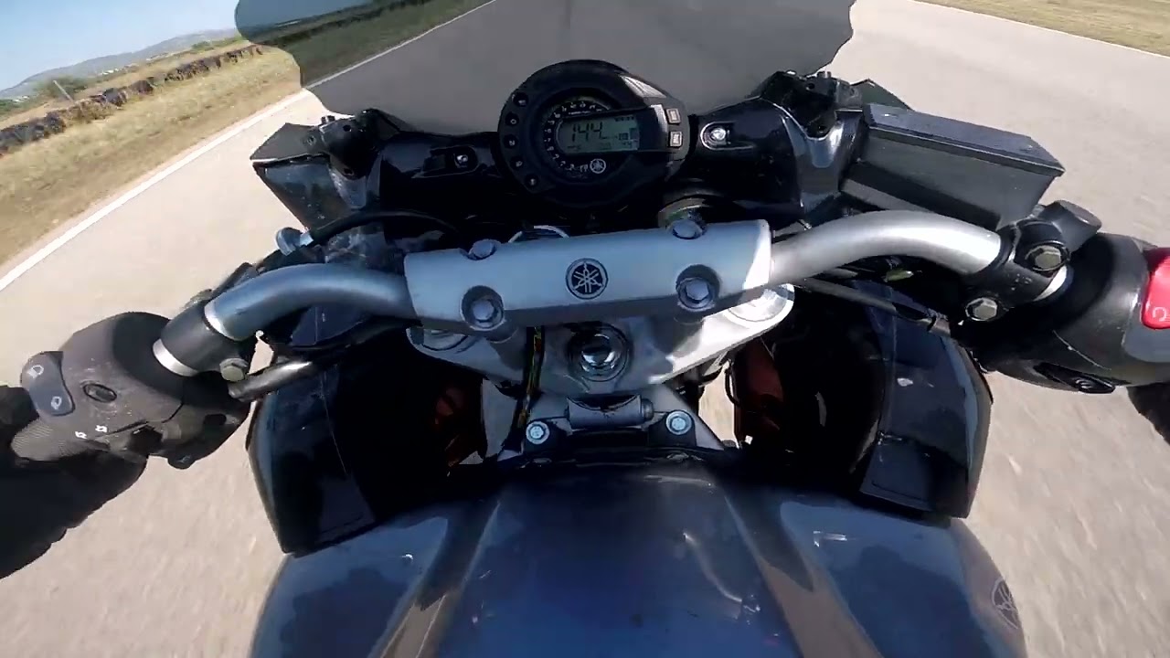 FZ6 CHASING R1 ON TRACK | HUGE HIGHSIDE SAVE