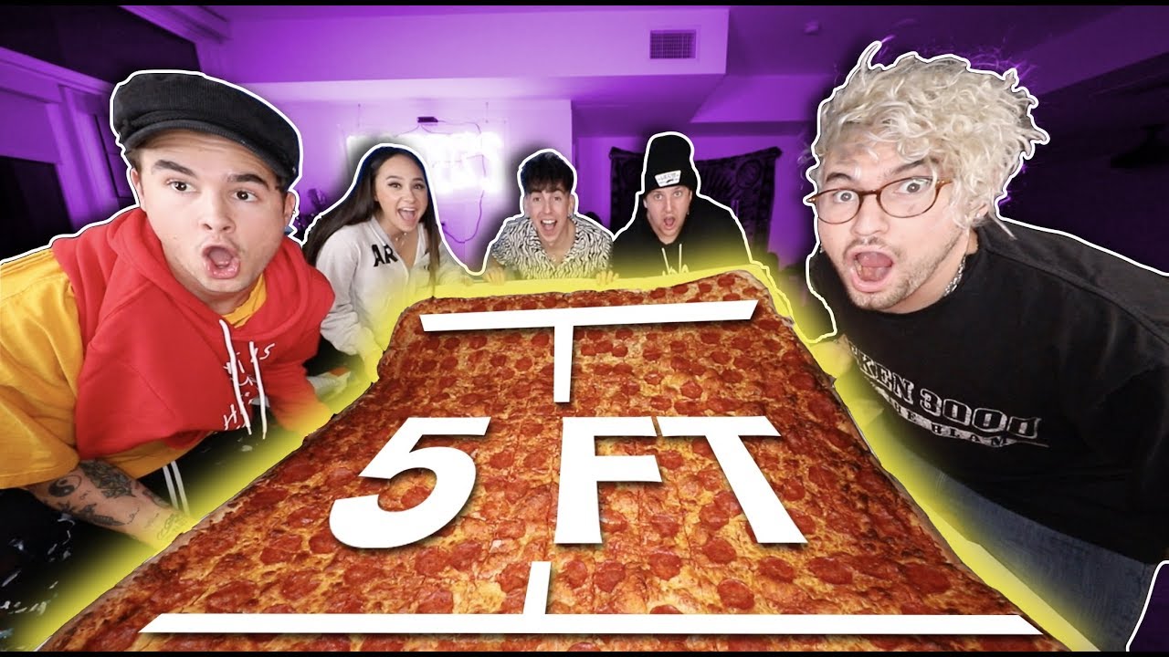 EATING WORLD'S LARGEST PIZZA (MUKBANG W/ EX-ROOMMATES)