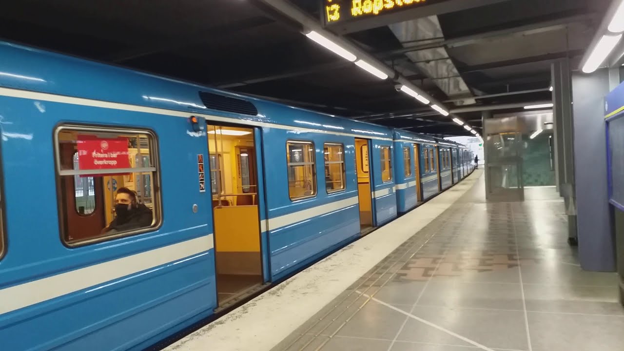 Resan Med C6 Tunnelbana 2736+2717 Från Gamla Stan Till Östermalmstorg.