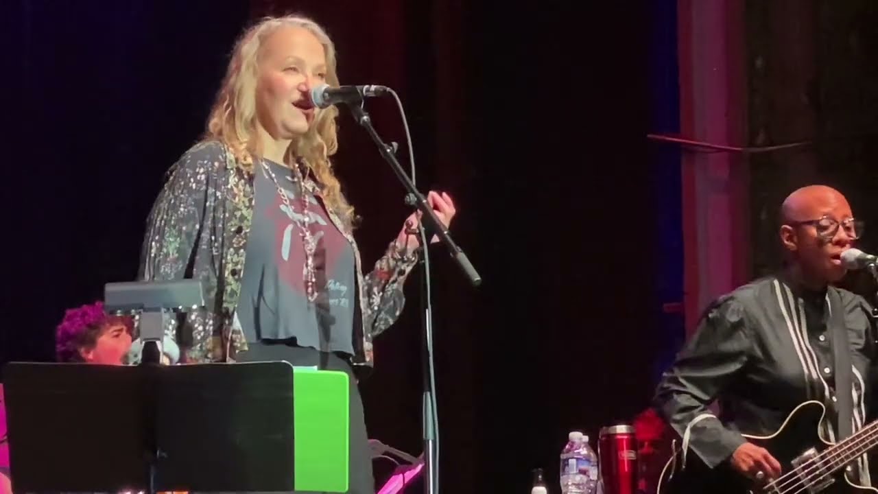 Joan Osborne - “Rainy Day Woman #12 & 35”(Dylan) - live @ Keswick