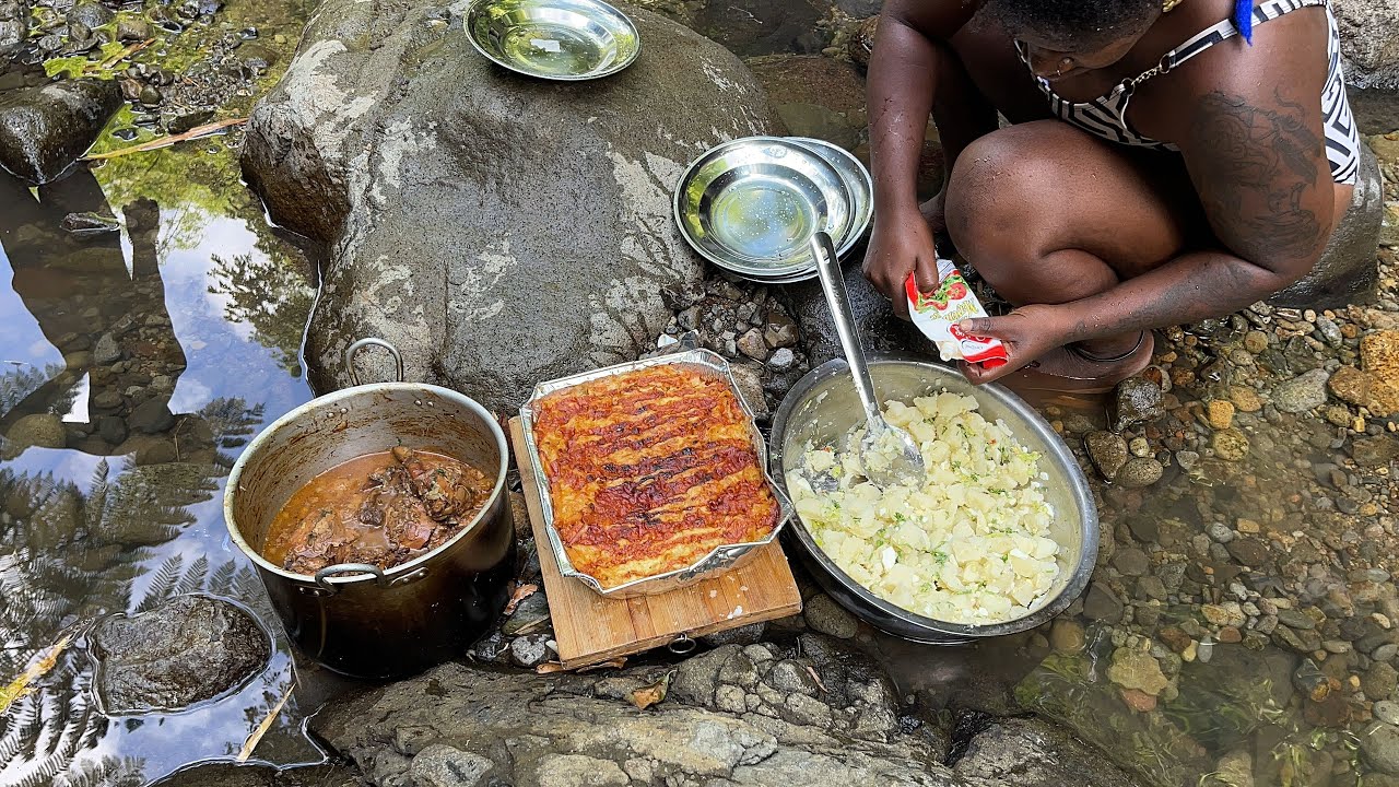 Baked mac & cheese with potato salad & stew chicken @ the river (bodnav anse la raye)🇱🇨🇱🇨