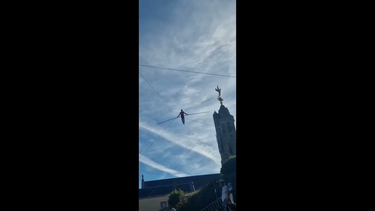Funambule Rolimax mont&eacute;e ascensionnelle de l'&eacute;glise St Michel Mont Mercure