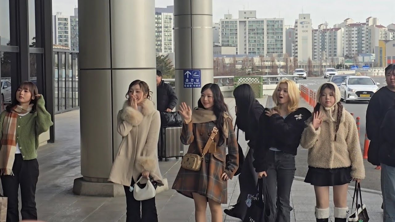 Unis 유니스 Airport Departure Wide Angle 260109