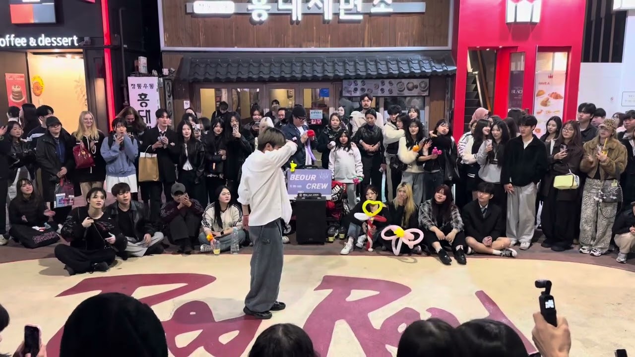 HONGDAE K-POP SOLO BUSKING (BEOUR CREW) - [EXO] Love Shot (2)