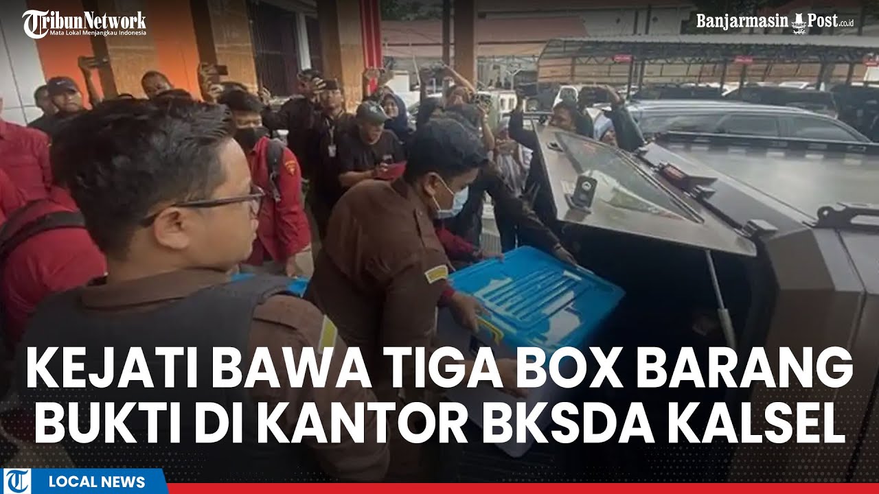 Tim Penyidik Kejati Bawa Tiga Box Barang Bukti Usai Geledah Kantor BKSDA Kalsel di Banjarbaru