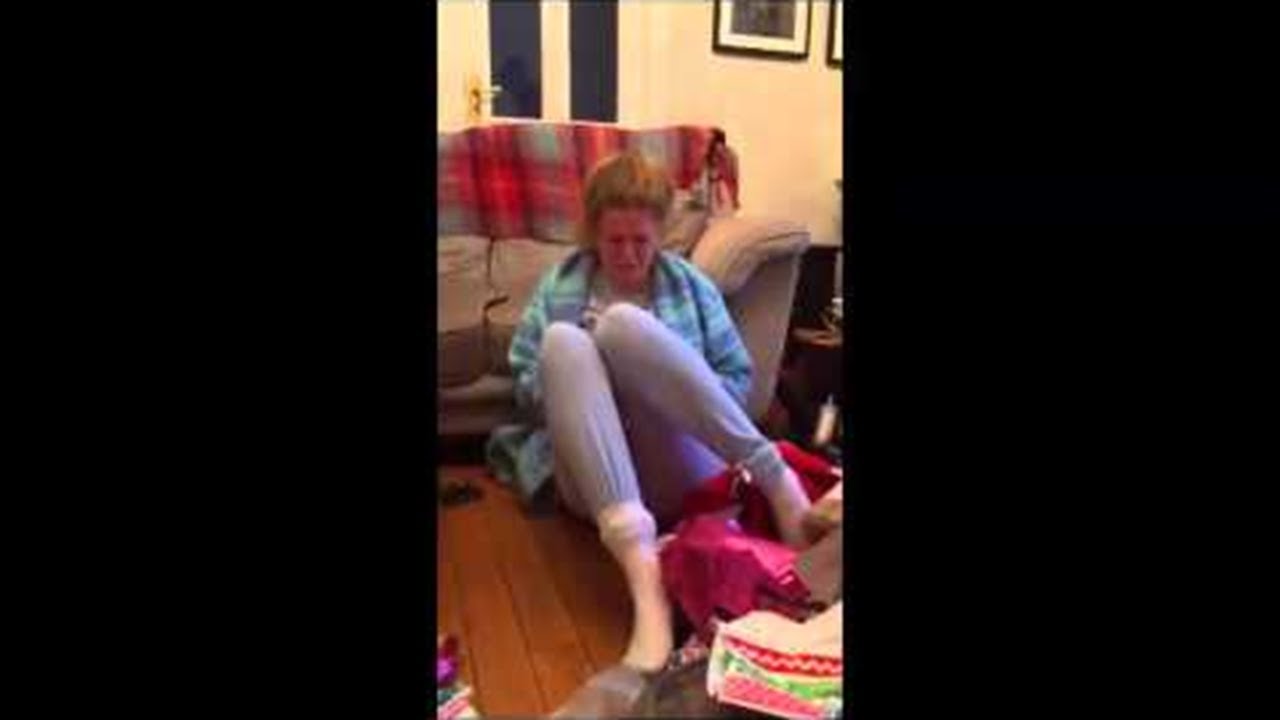 Girl Loses It After Receiving Justin Bieber Tickets || ViralHog