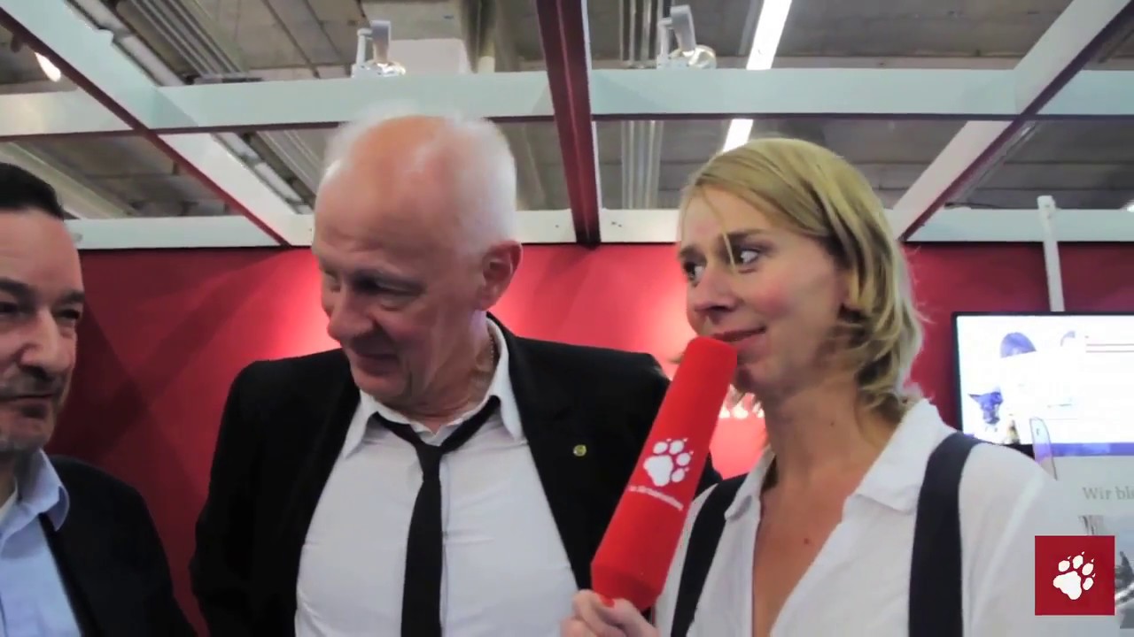 [taz Film] Buchmesse: Dobler und der Rollkoffer