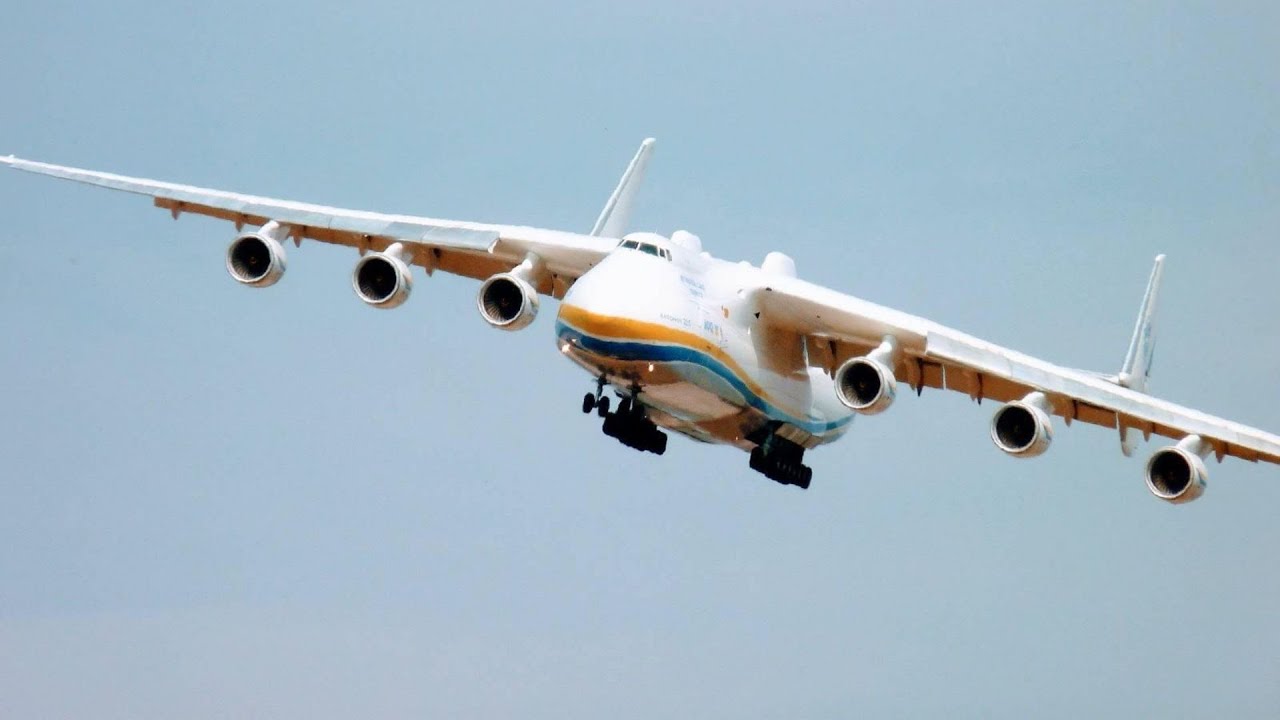 Нас 100 тысяч. В честь этого полет Ан-225 МРИЯ над Киевом с внешних камер. Киев с высоты прекрасен.